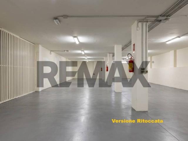 Locale Commerciale in vendita a Brusciano, Campania