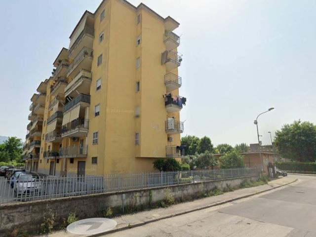 Locale Commerciale in vendita a Brusciano, Campania