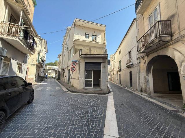 Locale Commerciale in vendita a Brusciano, Campania
