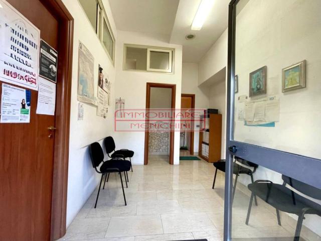 Locale Commerciale in vendita a Brusciano, Campania