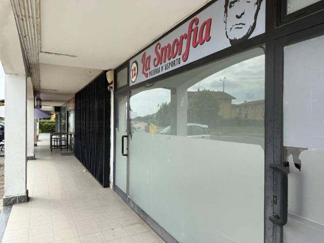 Locale Commerciale in vendita a Unione dei Comuni I Fontanili, Bubbiano