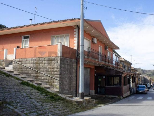Locale Commerciale in vendita a Buccheri, Sicilia
