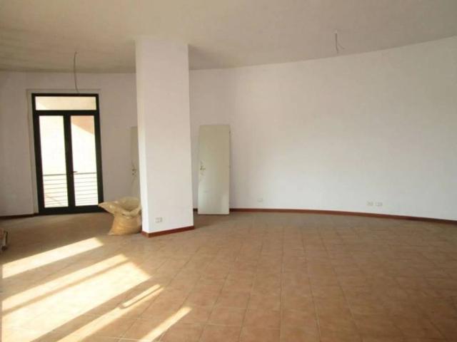 Locale Commerciale in vendita a Levane alta, Montevarchi