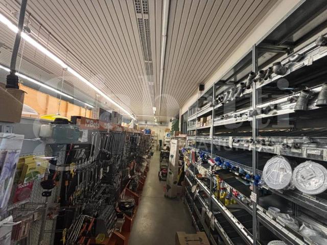 Locale Commerciale in vendita a Budrio, Reggio Emilia
