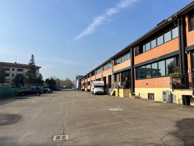 Locale Commerciale in vendita a Budrio, Reggio Emilia