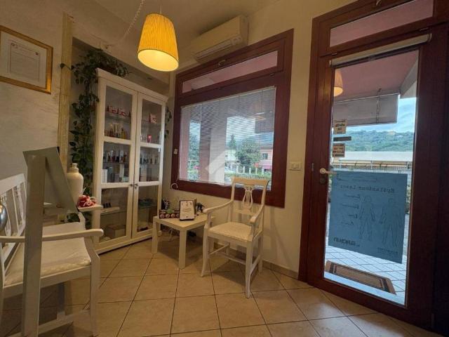 Locale Commerciale in vendita a Stignano, Buggiano
