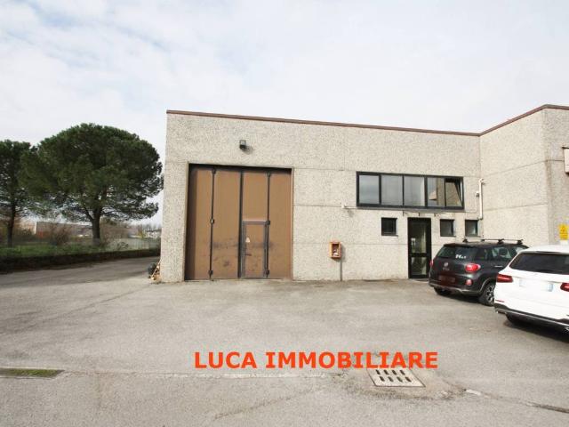 Locale Commerciale in vendita a Pittini, Buggiano
