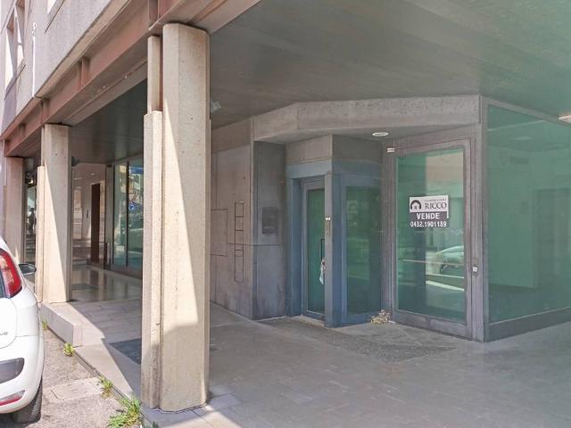 Locale Commerciale in vendita a Buja, Friuli-Venezia Giulia