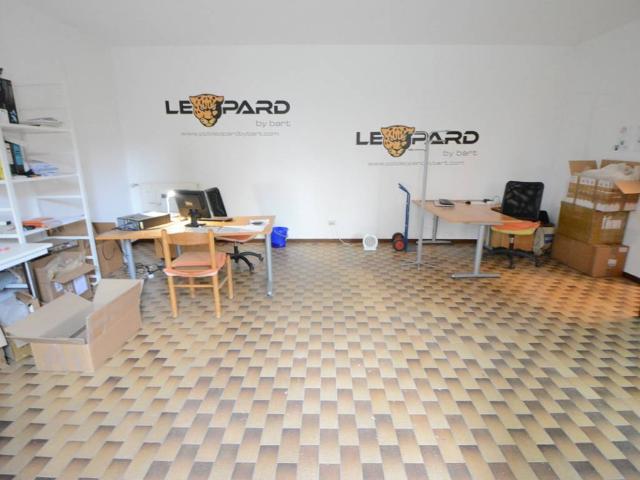 Locale Commerciale in vendita a Burago Di Molgora, Lombardia