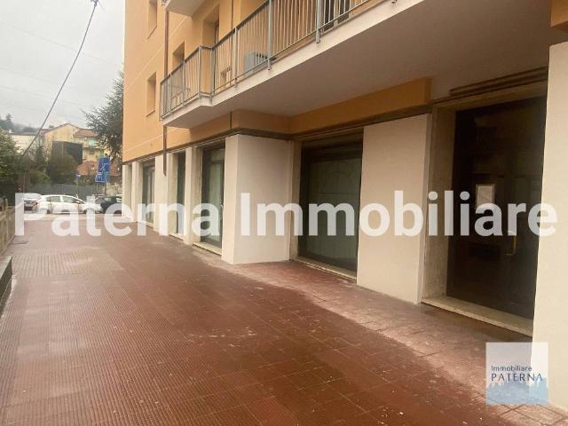 Locale Commerciale in vendita a Sarissola, Busalla