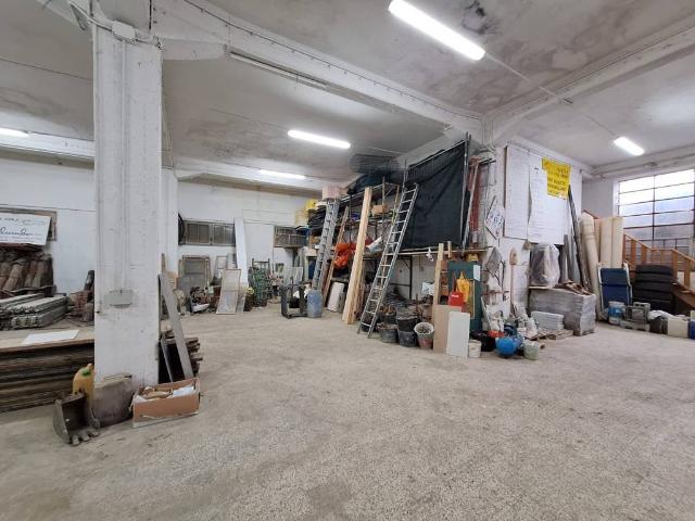 Locale Commerciale in vendita a Sarissola, Busalla