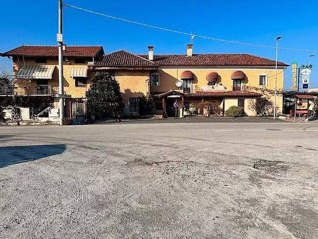 Locale Commerciale in vendita a Piemonte, Cuneo