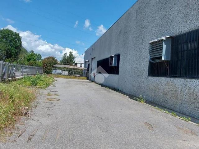 Locale Commerciale in vendita a Buscate, Lombardia