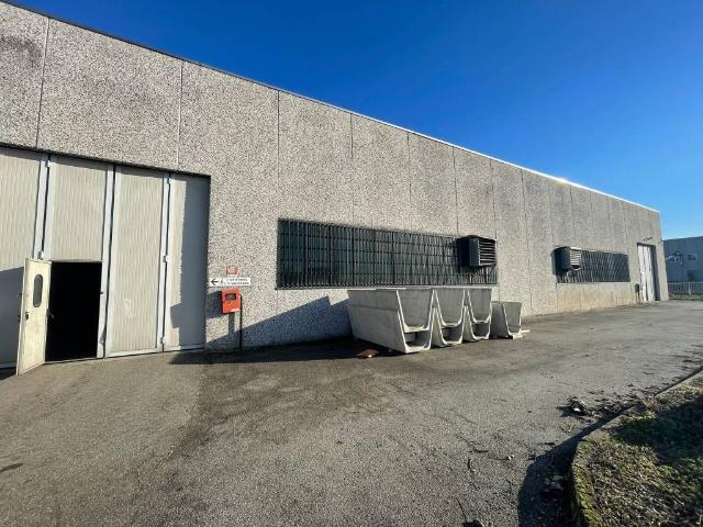 Locale Commerciale in vendita a Buscate, Lombardia