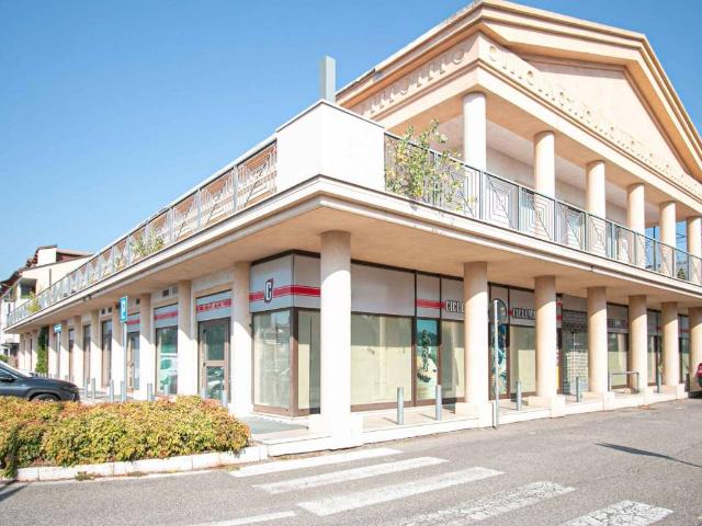 Locale Commerciale in vendita a Bussolengo, Veneto