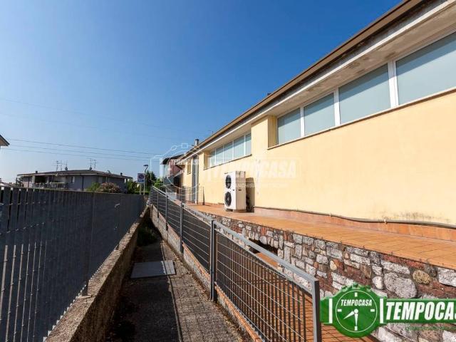 Locale Commerciale in vendita a Bussolengo, Veneto