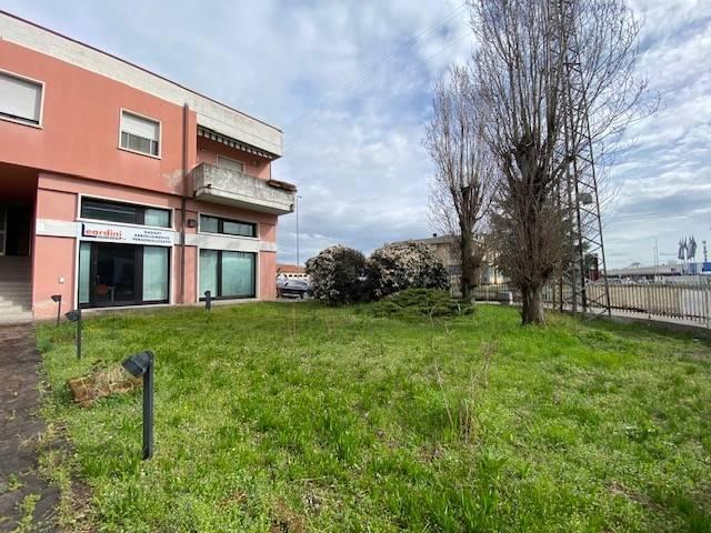 Locale Commerciale in vendita a Bussolengo, Veneto