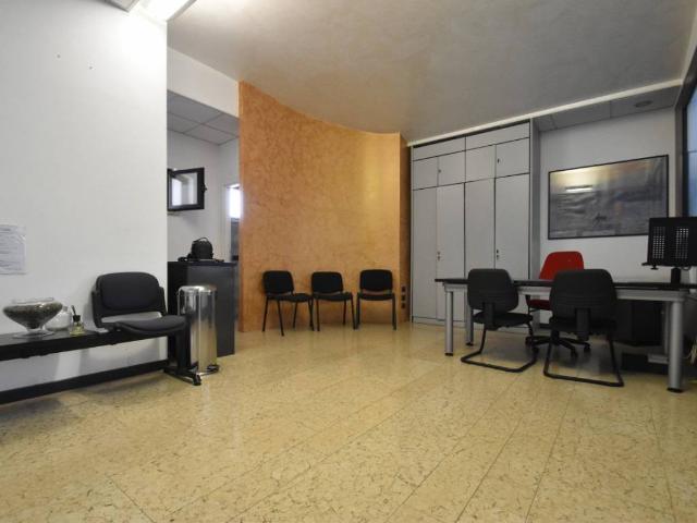 Locale Commerciale in vendita a Bussolengo, Veneto