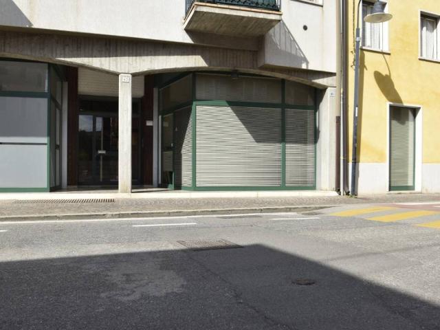 Locale Commerciale in vendita a Bussolengo, Veneto
