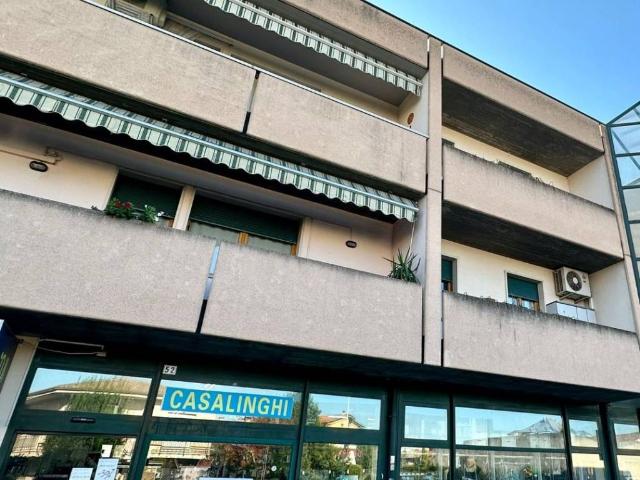 Locale Commerciale in vendita a Bussolengo, Veneto