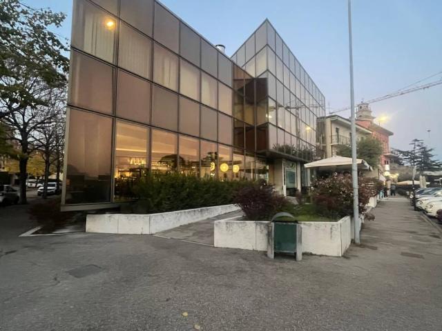 Locale Commerciale in vendita a Bussolengo, Veneto