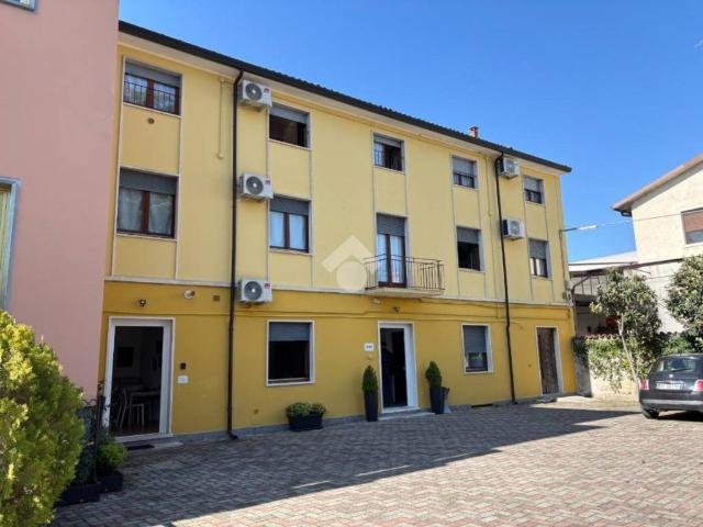 Locale Commerciale in vendita a Bussolengo, Veneto