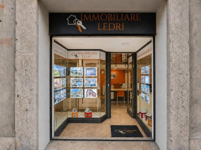 Locale Commerciale in vendita a Bussolengo, Veneto