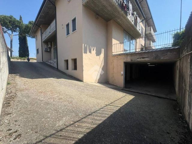 Locale Commerciale in vendita a Bussolengo, Veneto