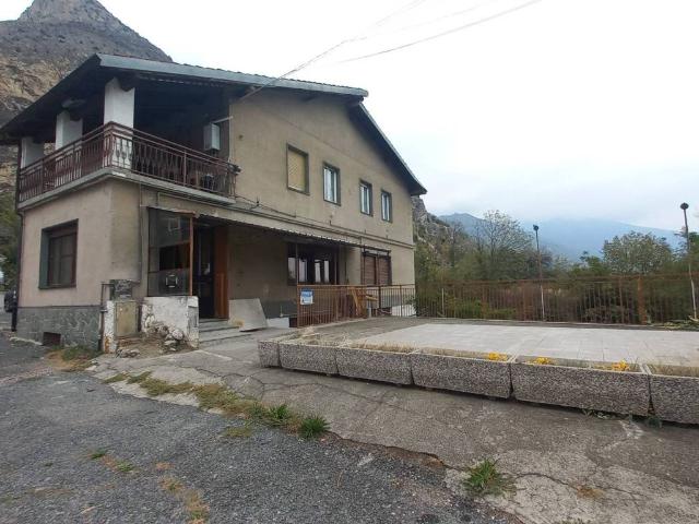 Locale Commerciale in vendita a Foresto, Bussoleno