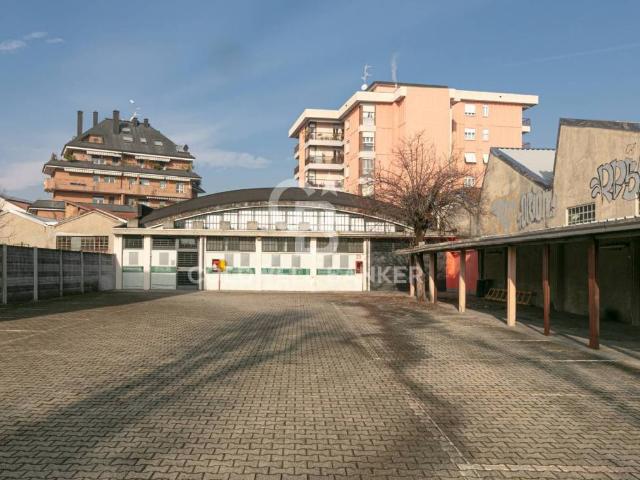 Locale Commerciale in vendita a Busto Arsizio, Lombardia