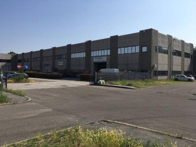 Locale Commerciale in vendita a Busto Arsizio, Lombardia