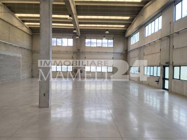 Locale Commerciale in vendita a Busto Arsizio, Lombardia