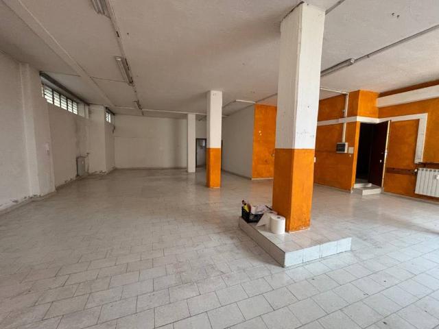 Locale Commerciale in vendita a Borsano, Busto Arsizio