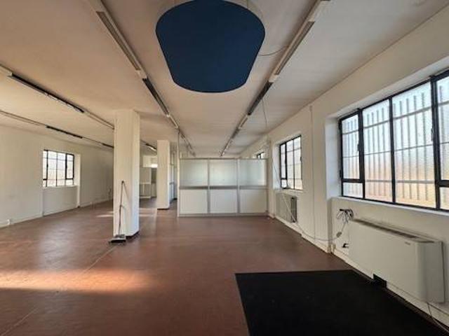 Locale Commerciale in vendita a Busto Arsizio, Lombardia