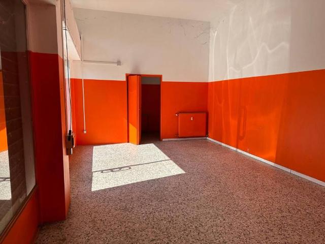 Locale Commerciale in vendita a Busto Arsizio, Lombardia