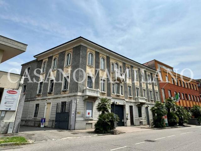 Locale Commerciale in vendita a Busto Arsizio, Lombardia