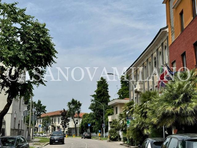 Locale Commerciale in vendita a Busto Arsizio, Lombardia