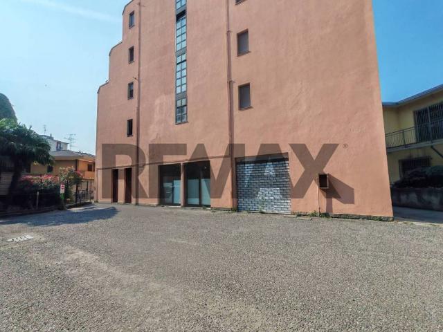 Locale Commerciale in vendita a Busto Arsizio, Lombardia