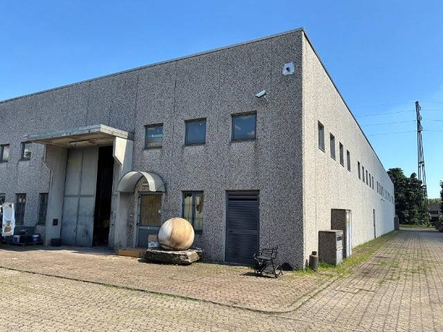 Locale Commerciale in vendita a Busto Arsizio, Lombardia
