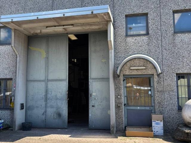Locale Commerciale in vendita a Busto Arsizio, Lombardia