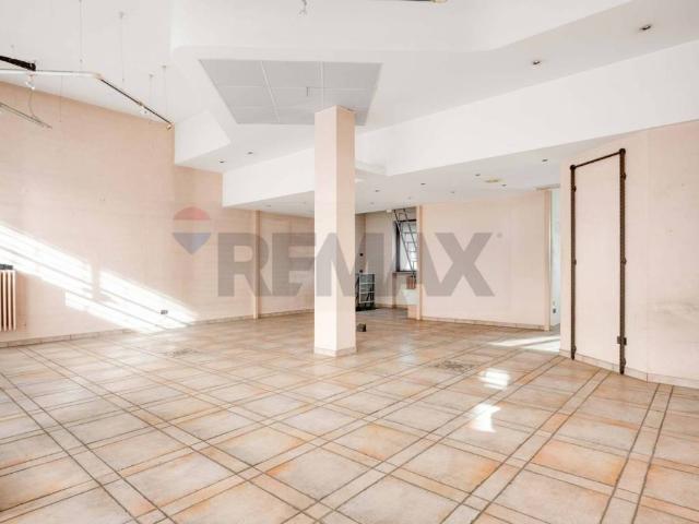 Locale Commerciale in vendita a Busto Arsizio, Lombardia