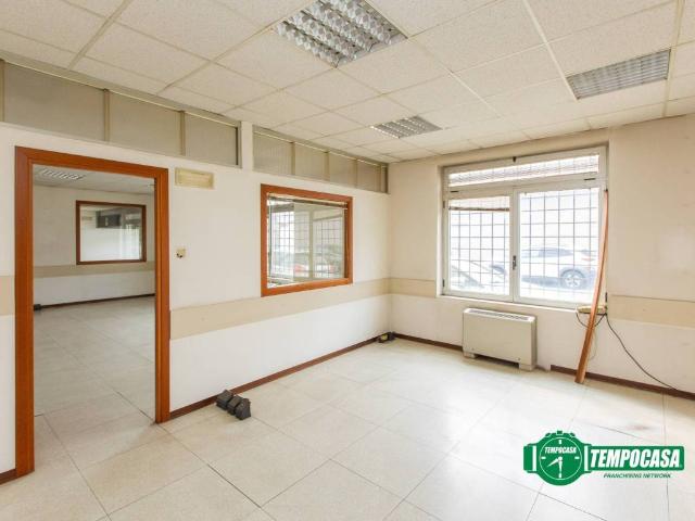 Locale Commerciale in vendita a Busto Arsizio, Lombardia