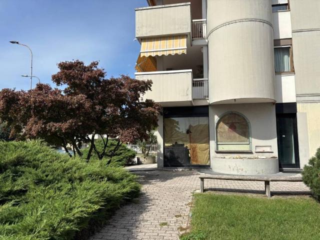 Locale Commerciale in vendita a Redentore, Busto Arsizio