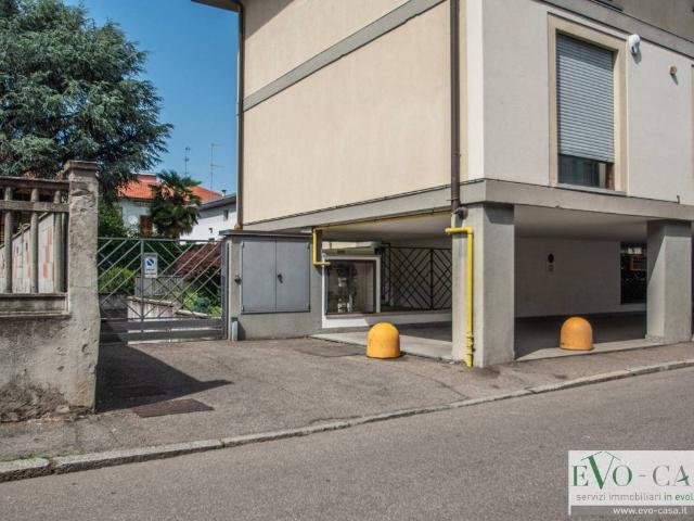 Locale Commerciale in vendita a Busto Arsizio, Lombardia