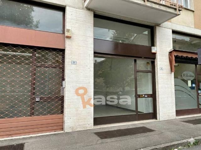 Locale Commerciale in vendita a Santi Apostoli, Busto Arsizio