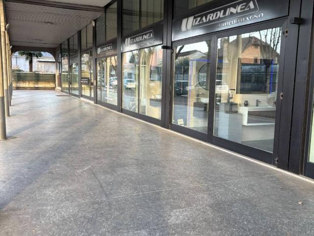Locale Commerciale in vendita a Busto Arsizio, Lombardia