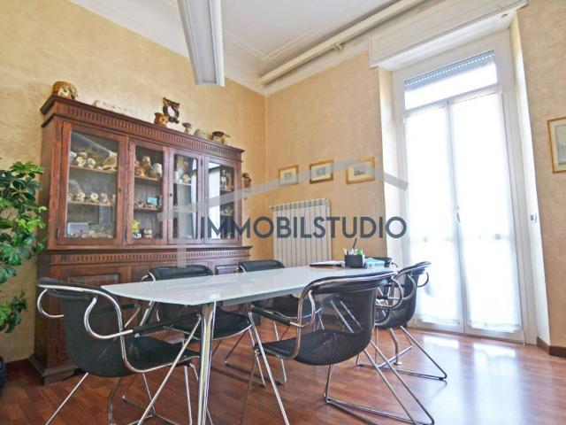 Locale Commerciale in vendita a Busto Arsizio, Lombardia