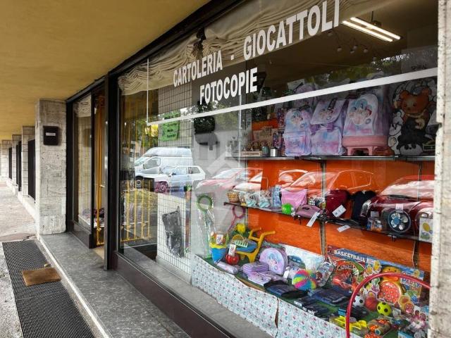Locale Commerciale in vendita a Santi Apostoli, Busto Arsizio