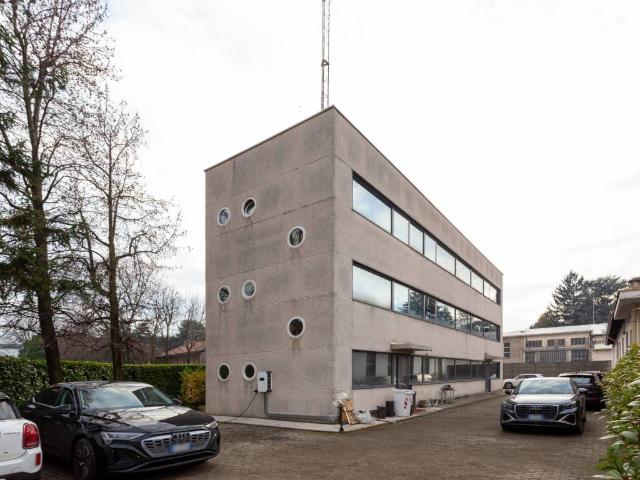 Locale Commerciale in vendita a Busto Arsizio, Lombardia