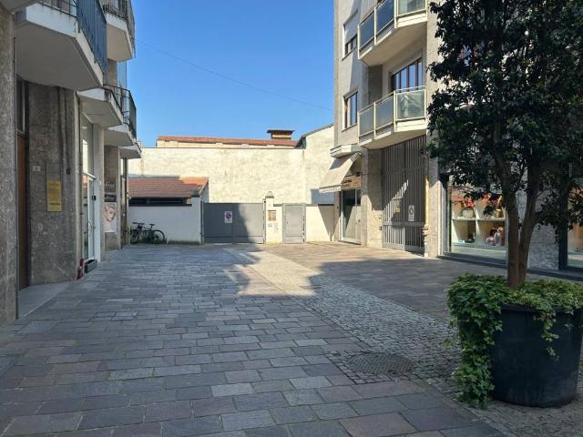 Locale Commerciale in vendita a San Giovanni, Busto Arsizio